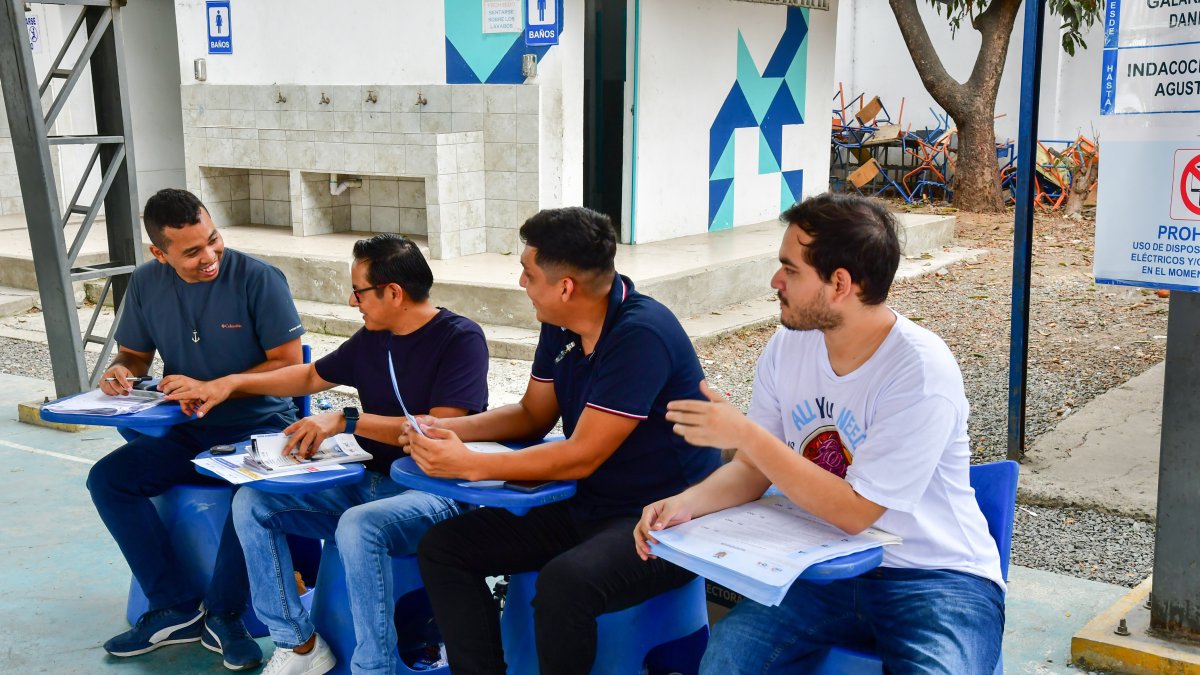 El CNE prepara a los miembros de las Juntas Receptoras del Voto para cumplir sus funciones durante las elecciones.