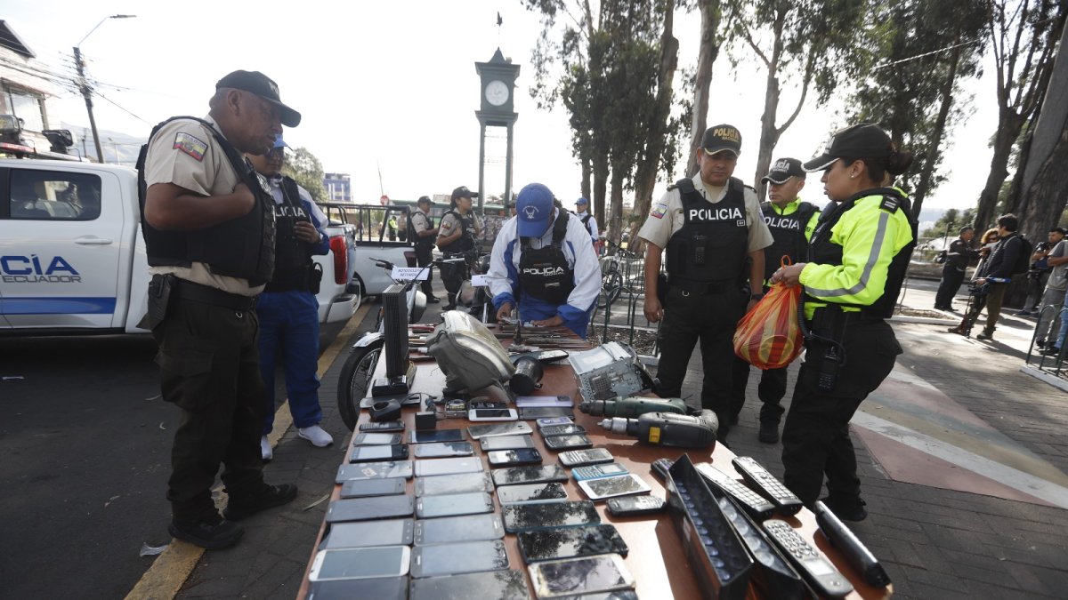 La Policía recuperó 51 motocicletas durante los operativos en Quito, además de decomisar armas, municiones y sustancias sujetas a fiscalización.