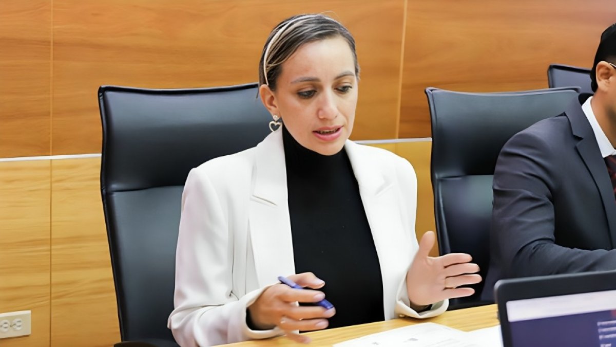 Johana Núñez, prefecta de Santo Domingo de los Tsáchilas, enfrenta una investigación por presunto enriquecimiento ilícito.