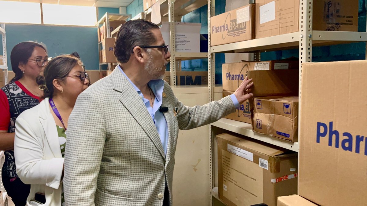 Juan Carlos Aveiga, ministro de Salud, dice que su gestión aumentó un 5 % el abastecimiento de medicinas.