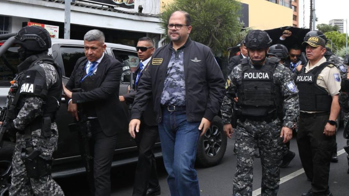 El ministro del Interior, John Reimberg, cuestionó el manejo municipal de las agencias de tránsito.