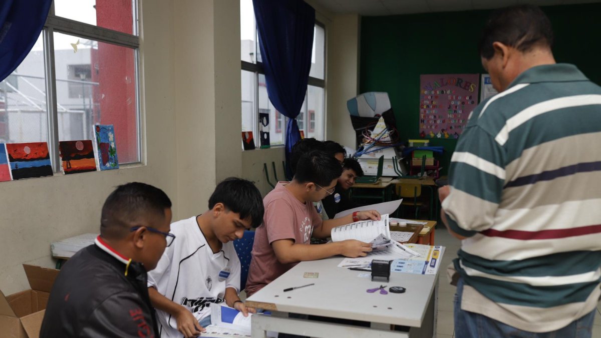 La capacitación presencial de los miembros de las juntas receptoras del voto es obligatoria y su inasistencia genera una multa.