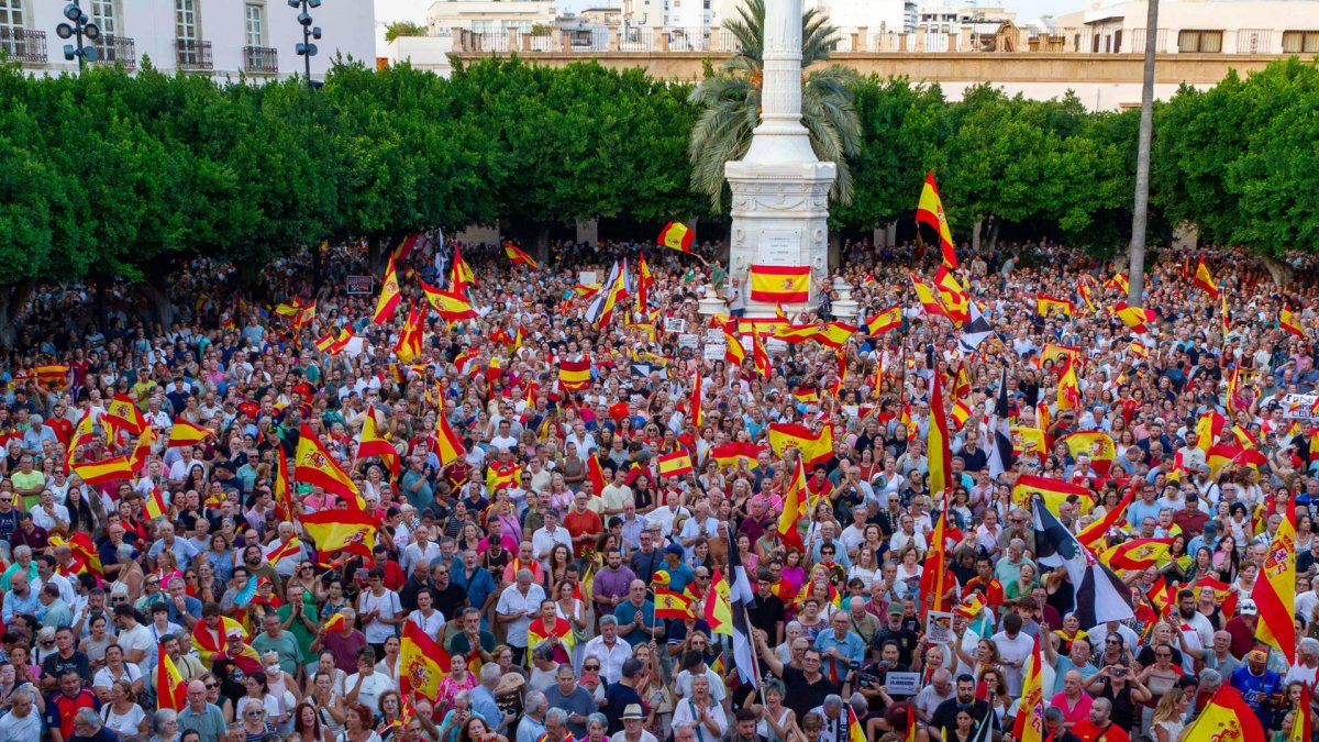 Protesta masiva en Madrid por la crisis en Ceuta.