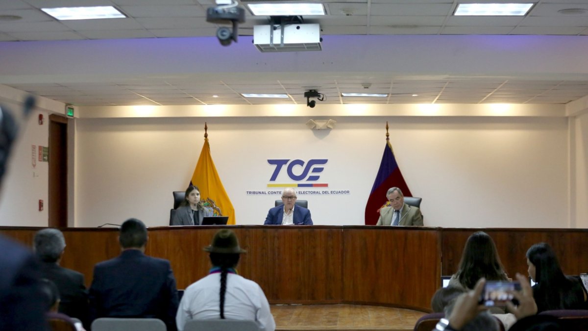 La audiencia pública fue presencial en las instalaciones del TCE de Quito.