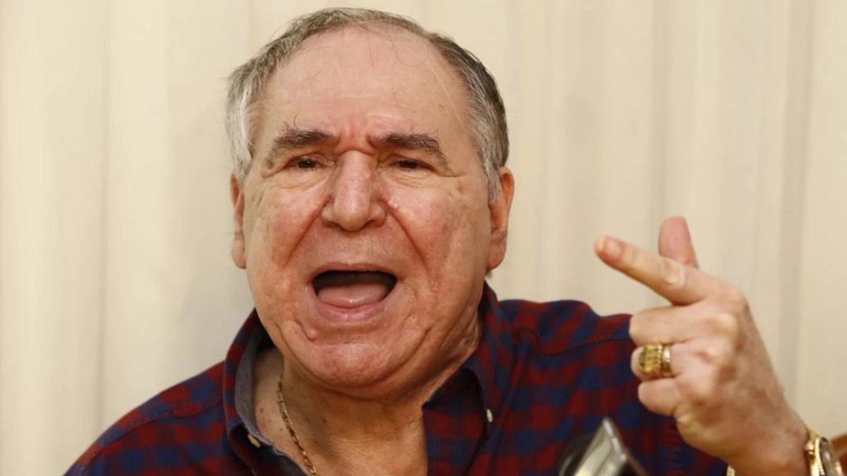 El expresidente de Ecuador, Abdalá Bucaram, es procesado por delincuencia organizada.