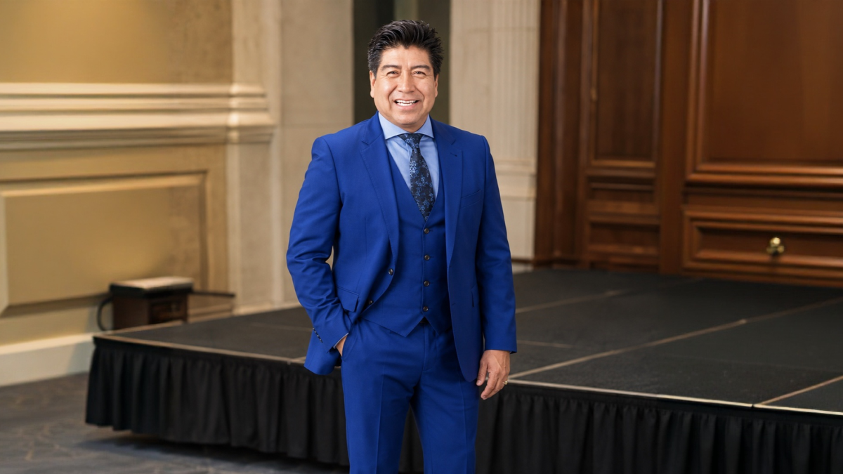 La IA reinterpreta el estilo de Yunda y propone un traje con chaleco para reforzar una imagen más pulida.