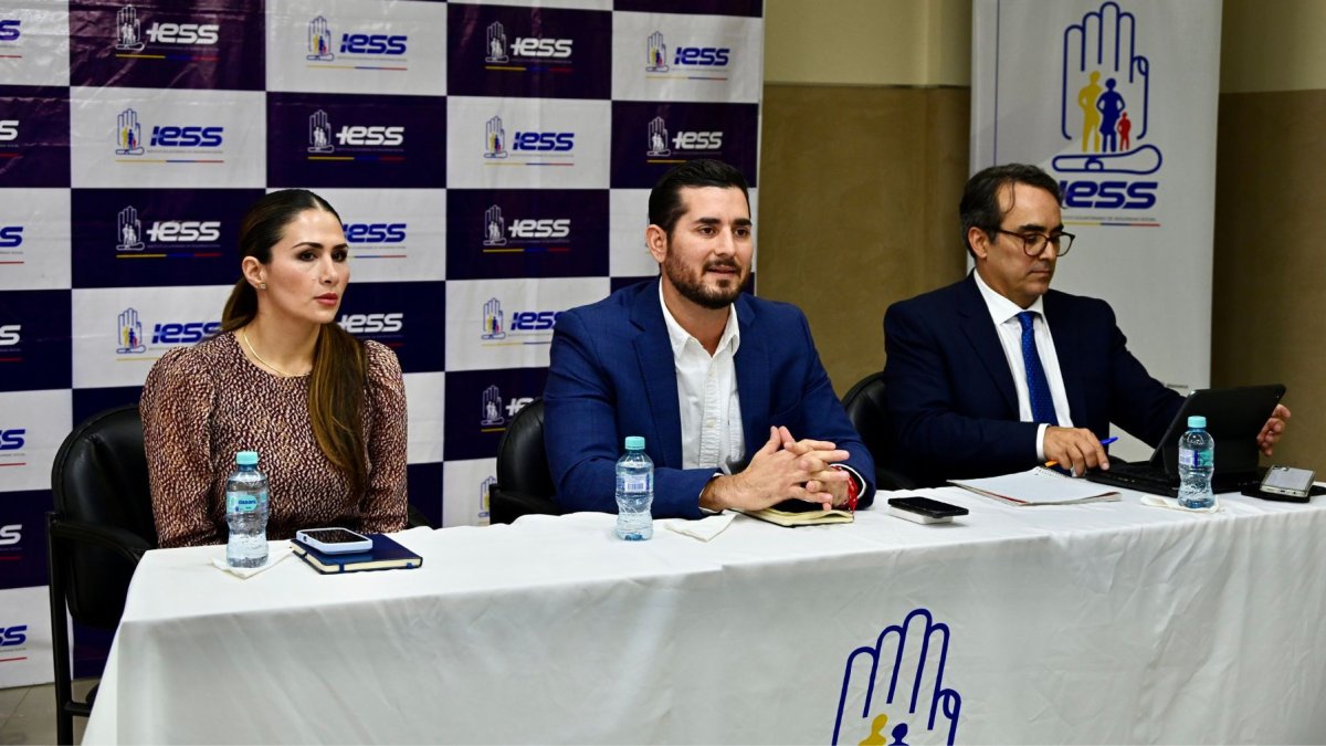 El presidente del Consejo Directivo del IESS, Bernardo Cordovez.