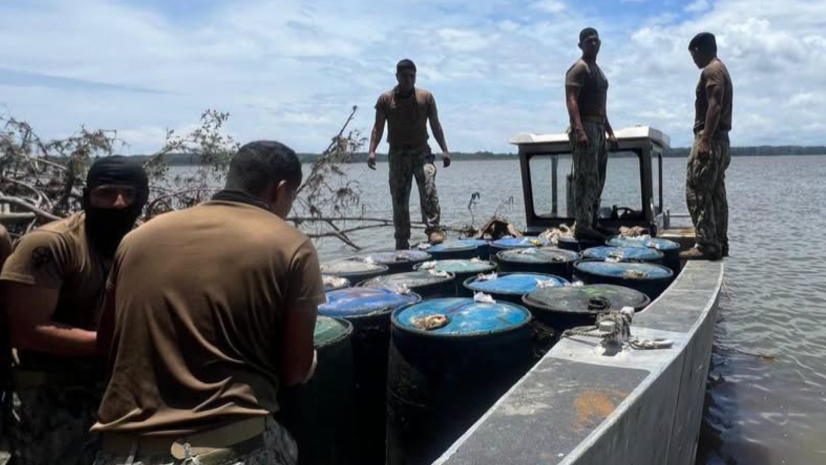 Imagen referencial sobre rescate de la Armada a tripulantes.