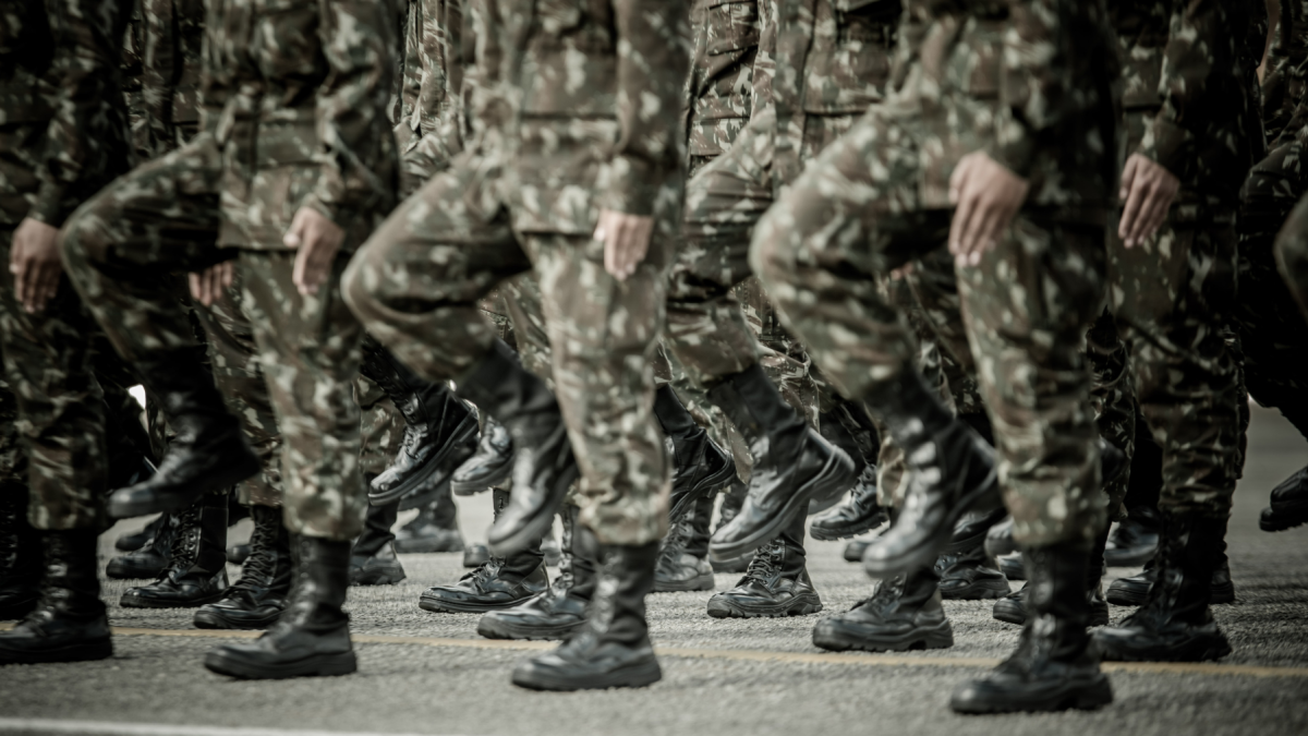 Militares y policías podrán actuar bajo nuevas reglas de apoyo complementario contra la delincuencia y el crimen organizado en Ecuador.