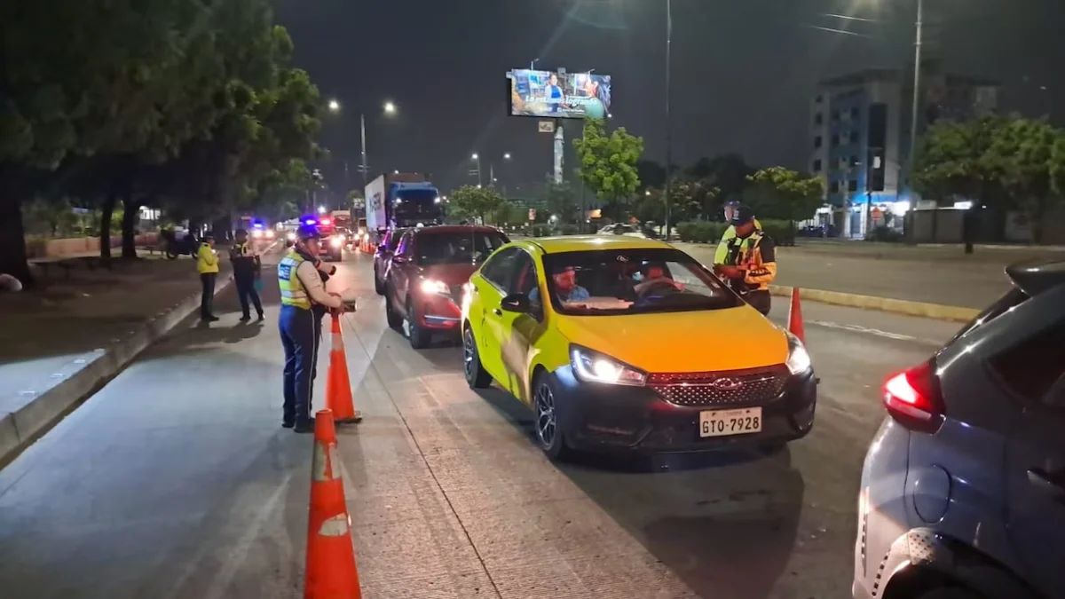 Durante el operativo se realizaron 145 pruebas de alcoholemia a conductores que circulaban por la avenida Narcisa de Jesús.