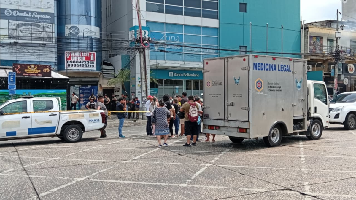 El crimen de las tres personas se cometió en un sector donde hay establecimientos de entretenimiento.