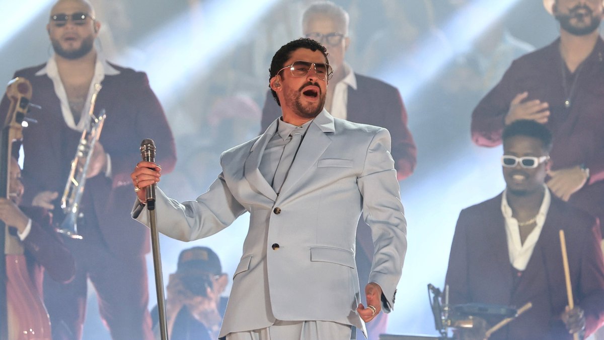 Bad Bunny ganó su primer Emmy gracias al espectáculo de medio tiempo del Super Bowl 2026.