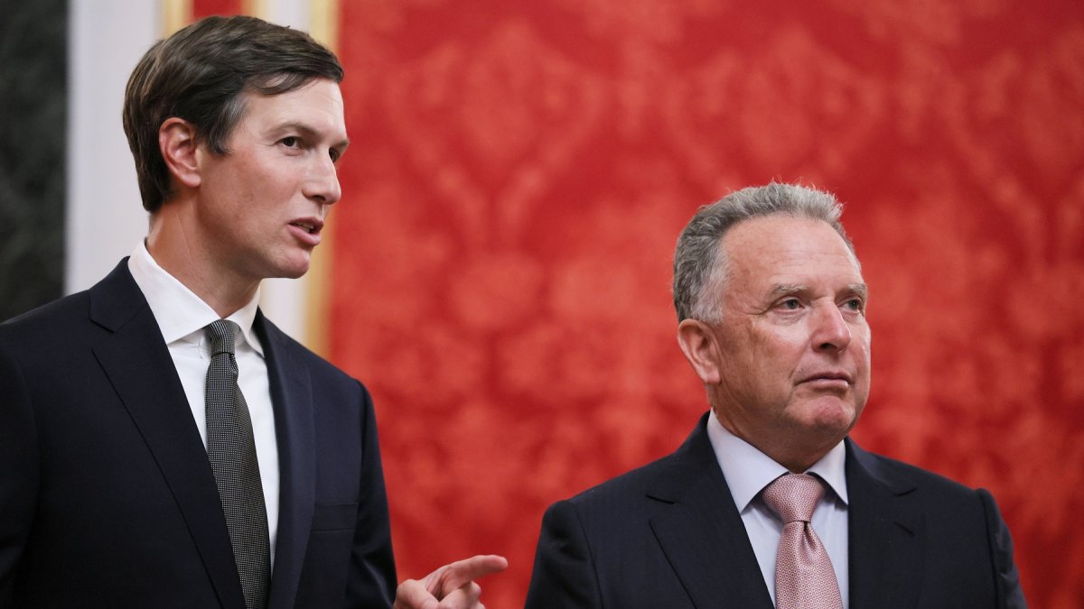 Los enviados de EE.UU, Jared Kushner (izquierda) y Steve Witkoff, este sábado 5 de septiembre en Moscú.