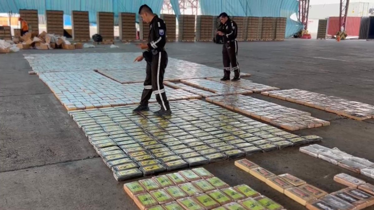 La Policía incautó 2.040 kilos de cocaína ocultos en cajas de banano en Puerto Bolívar.