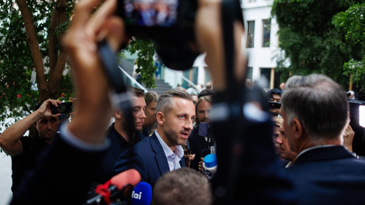 Ulrich Siegmund (C), del partido de extrema derecha Alternativa para Alemania (AfD) en Sajonia-Anhalt, habla después de una conferencia de prensa en Berlín, Alemania, el 7 de septiembre de 2026.