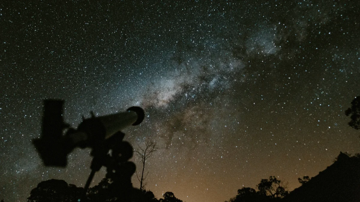 El equinoccio marca el momento en que el Sol cruza el ecuador celeste y da inicio al otoño astronómico en el hemisferio norte.