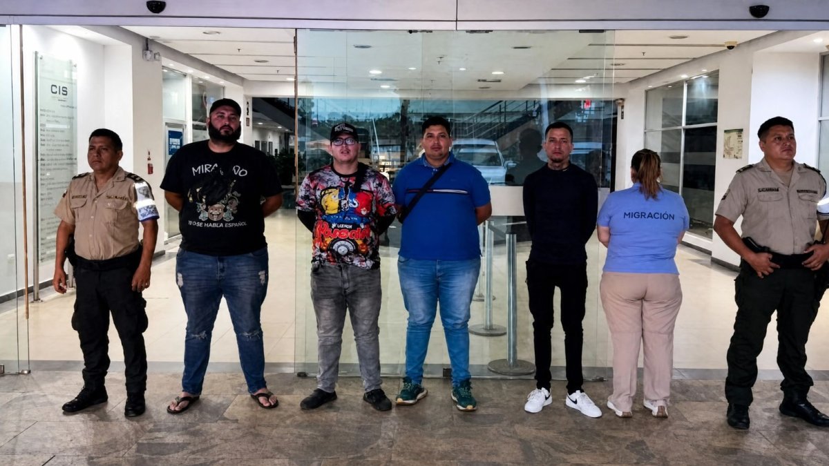 Cuatro repartidores venezolanos serán deportados por irregularidades migratorias en Ecuador.