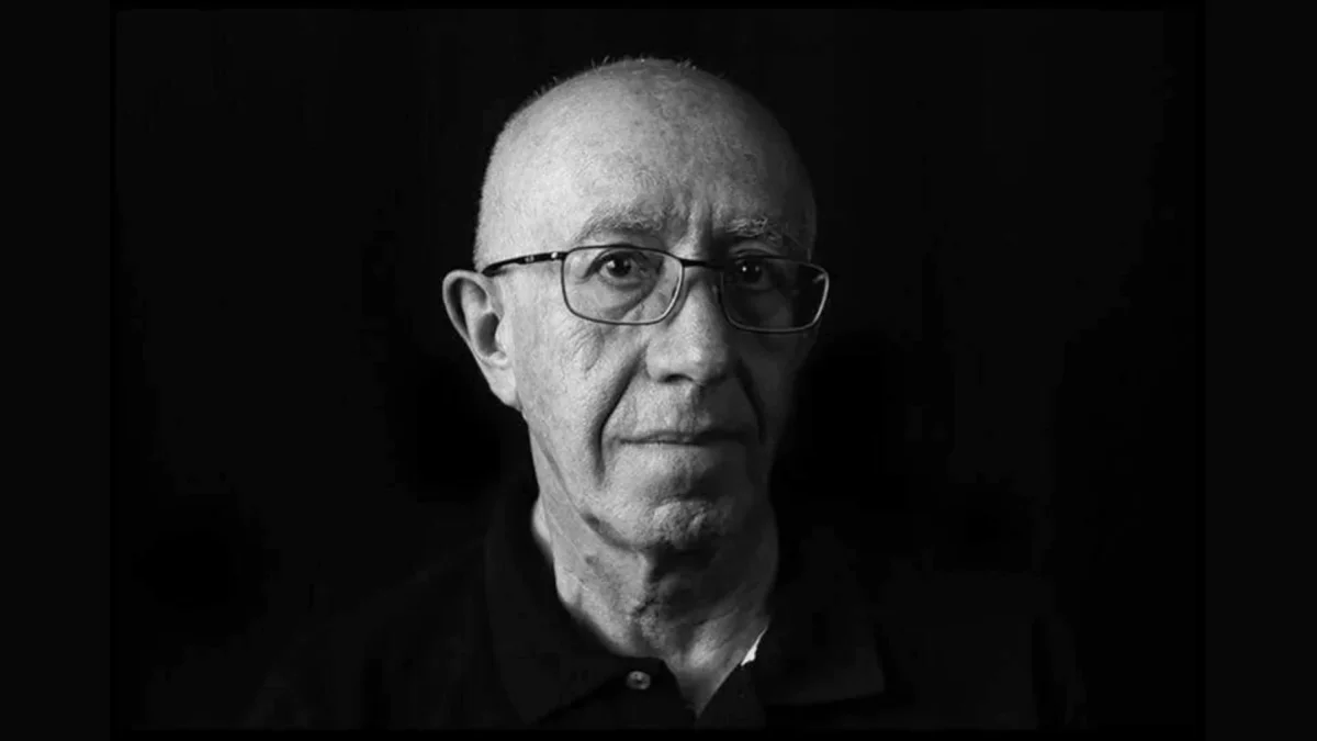 Carvajal nació en San Gabriel en 1948 y dedicó su vida a la poesía, la filosofía y la docencia.