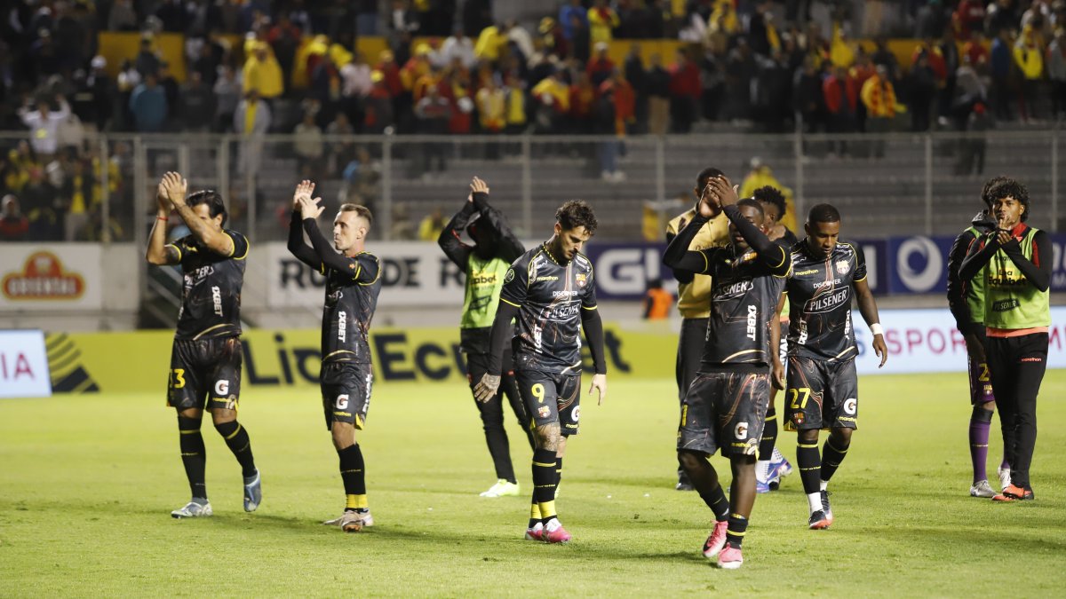 Los rostros serios de los jugadores toreros tras el cotejo ante Aucas, pese a rescatar un valioso punto.