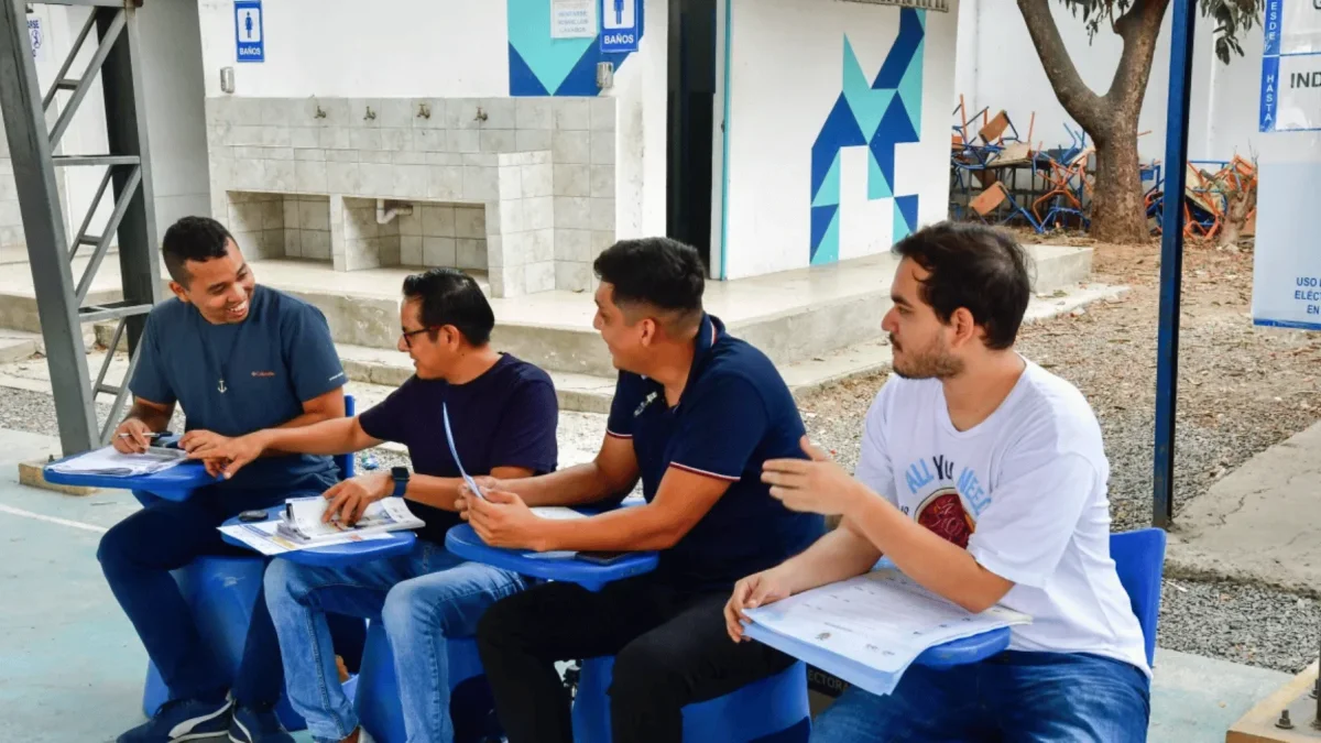 La capacitación es obligatoria y tiene carácter presencial. Los puntos habilitados pueden consultarse en los canales oficiales del CNE, según la ubicación de cada ciudadano.