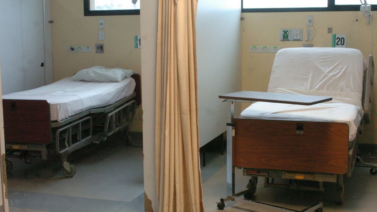Mientras la crisis hospitalaria e inseguridad persisten, el poder combate a las voces incómodas.