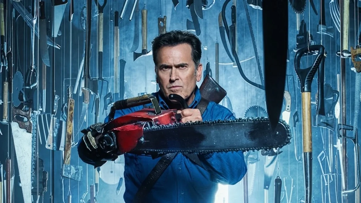 La motosierra que Ash, interpretado por Bruce Campbell, lleva en lugar de su mano derecha se convirtió en uno de los elementos más reconocibles del personaje.