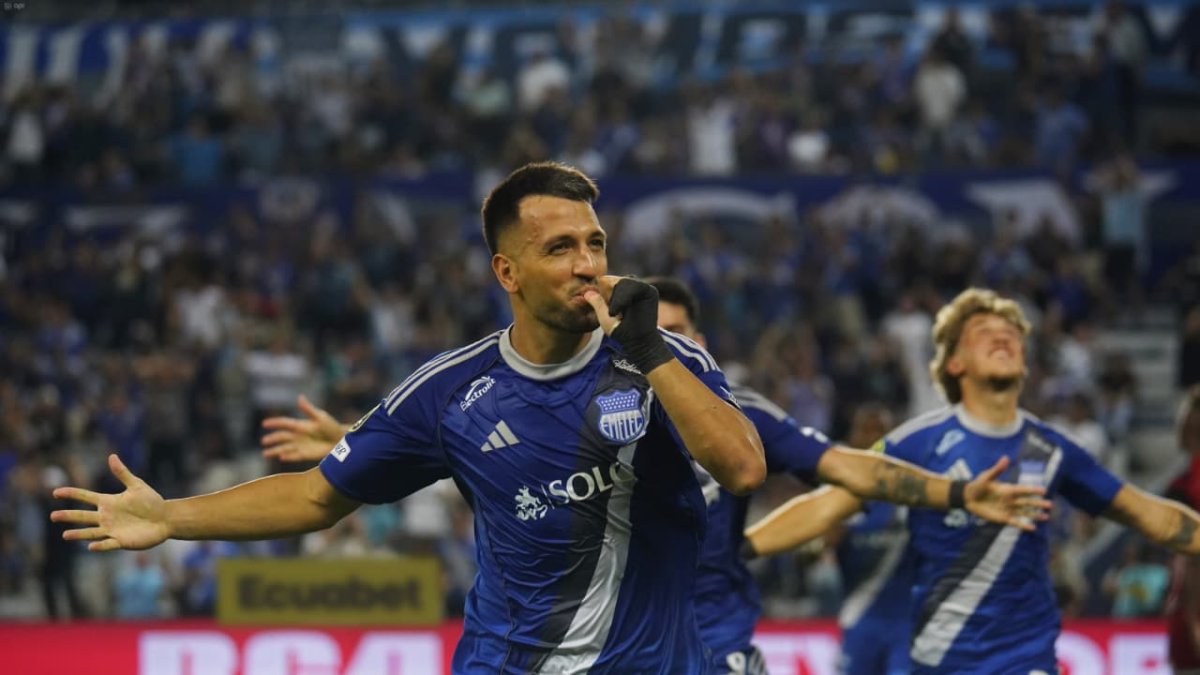 Aníbal Leguizamón en el festejo de gol para Emelec, en la victoria ante Manta por la fecha 29 de la LigaPro.