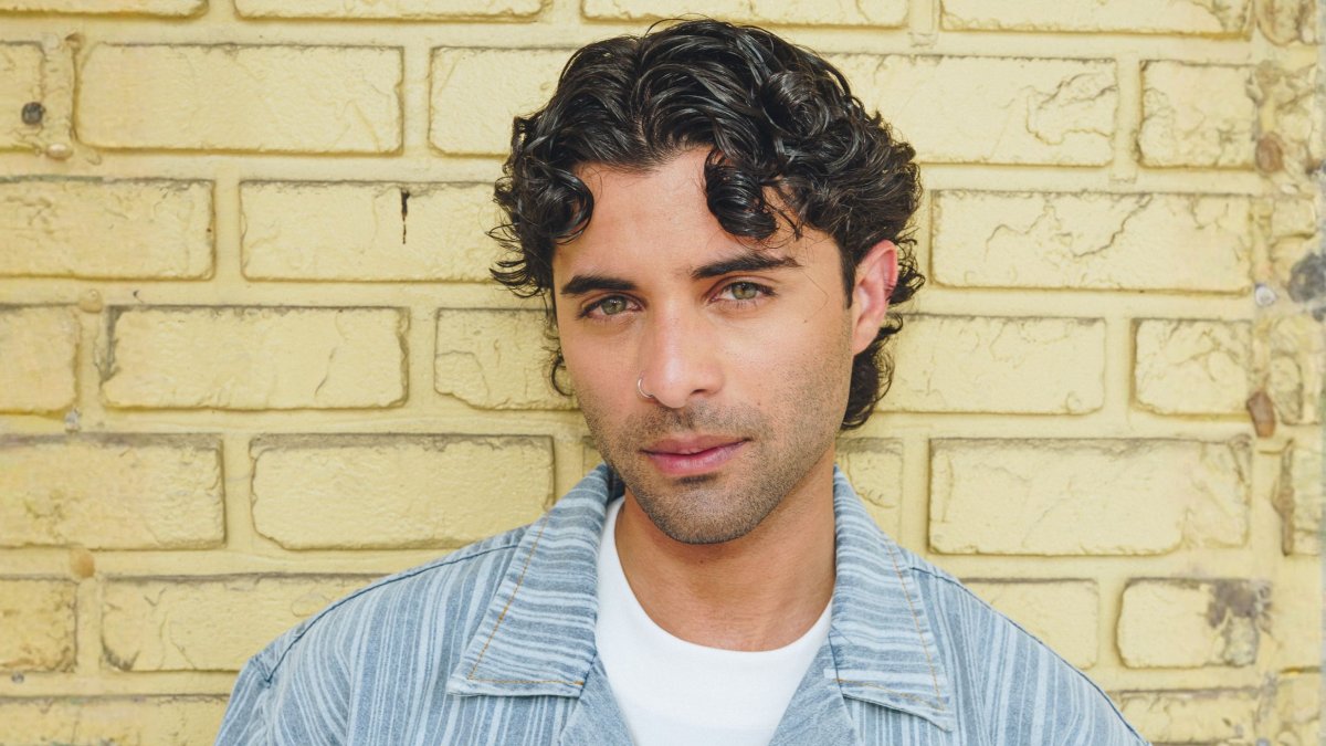 Erick Brian tiene 25 años.