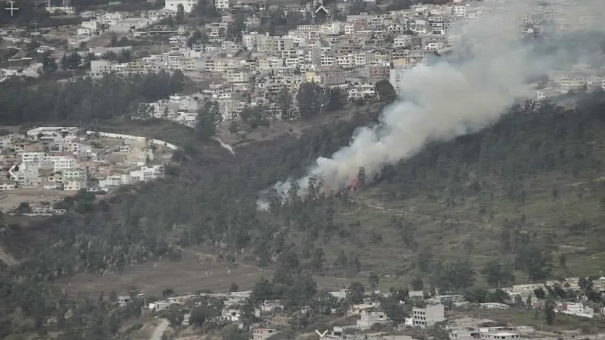 El 6 de septiembre se registró una columna de humo en el sector de Mastodontes, en el norte de Quito.