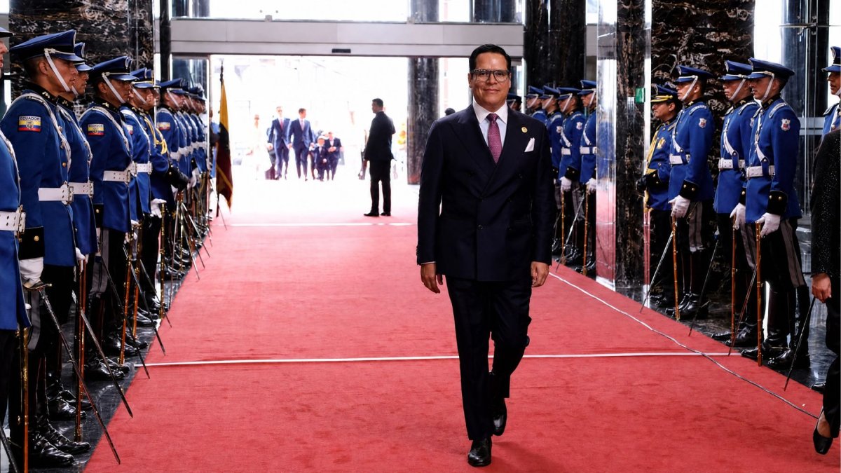 José Julio Neira negó presiones a medios y afirmó que el Gobierno respeta la libertad de expresión.