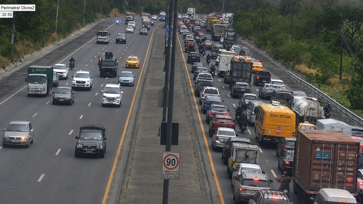 Cuatro accidentes colapsaron la vía Perimetral en Guayaquil en menos de 12 horas.