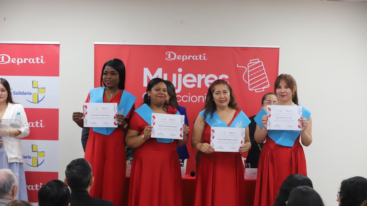 Graduación de la capacitación de Mujeres Confeccionistas, un programa social de Deprati.