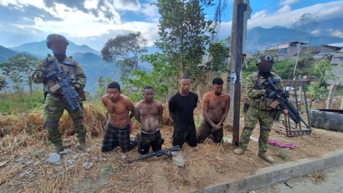 Ocho presuntos miembros del Frente Óliver Sinisterra fueron detenidos en Imbabura.