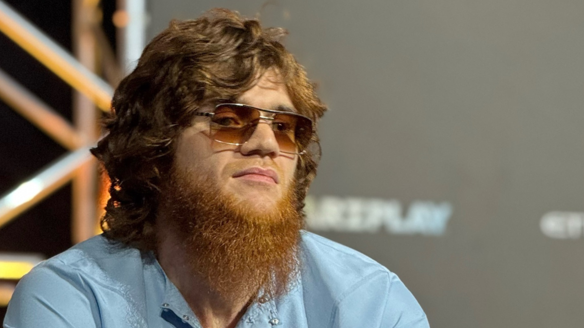 Shara “Bullet” Magomedov durante una conferencia de prensa de UFC.