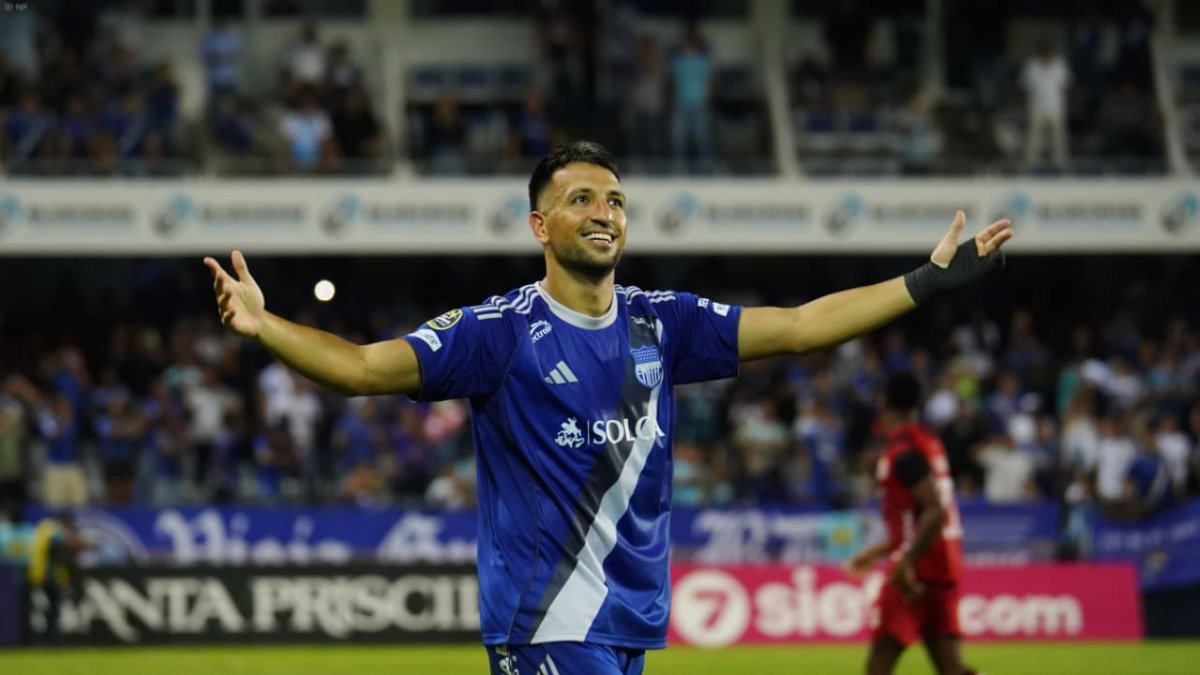 El defensor Aníbal Leguizamón celebró el gol de la victoria de Emelec ante Manta.