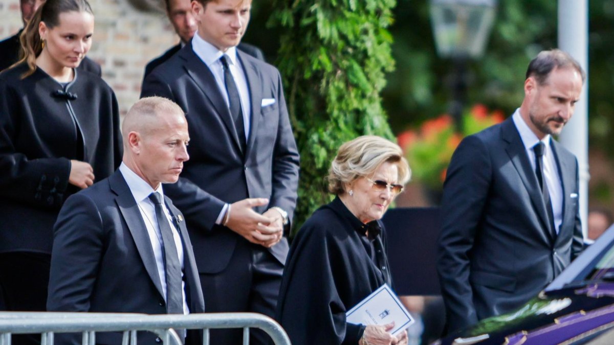 La reina Sonja, el rey Haakon VIII, la princesa heredera Ingrid Alexandra y el príncipe Sverre Magnus abandonan la catedral de Oslo, Noruega, el 8 de septiembre de 2026.