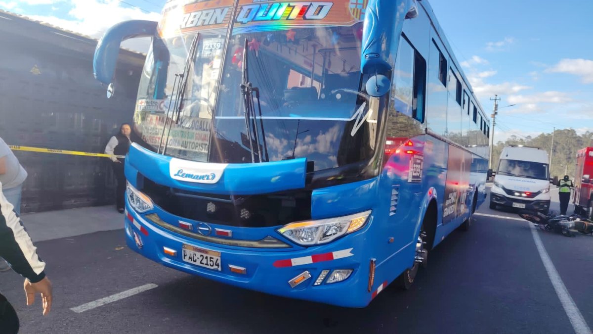 El siniestro ocurrió en la avenida Simón Bolívar, en La Forestal, e involucró a un bus y una motocicleta particular.