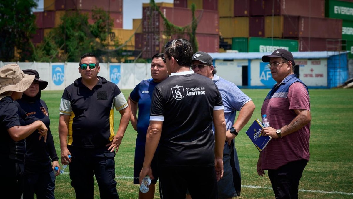 Una de las inspecciones al estadio Alejandro Ponce escenario del partido Astillero FC y Católica.