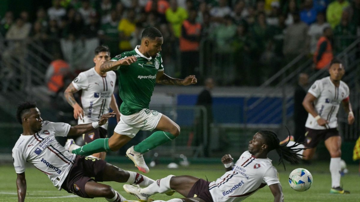 Por las semifinales de la Copa Libertadores del año anterior, Liga de Quito perdió 4-0 en el campo de Palmeiras y quedó eliminado del torneo. Hoy, los albos quieren cobrar revancha sobre el Verdao.