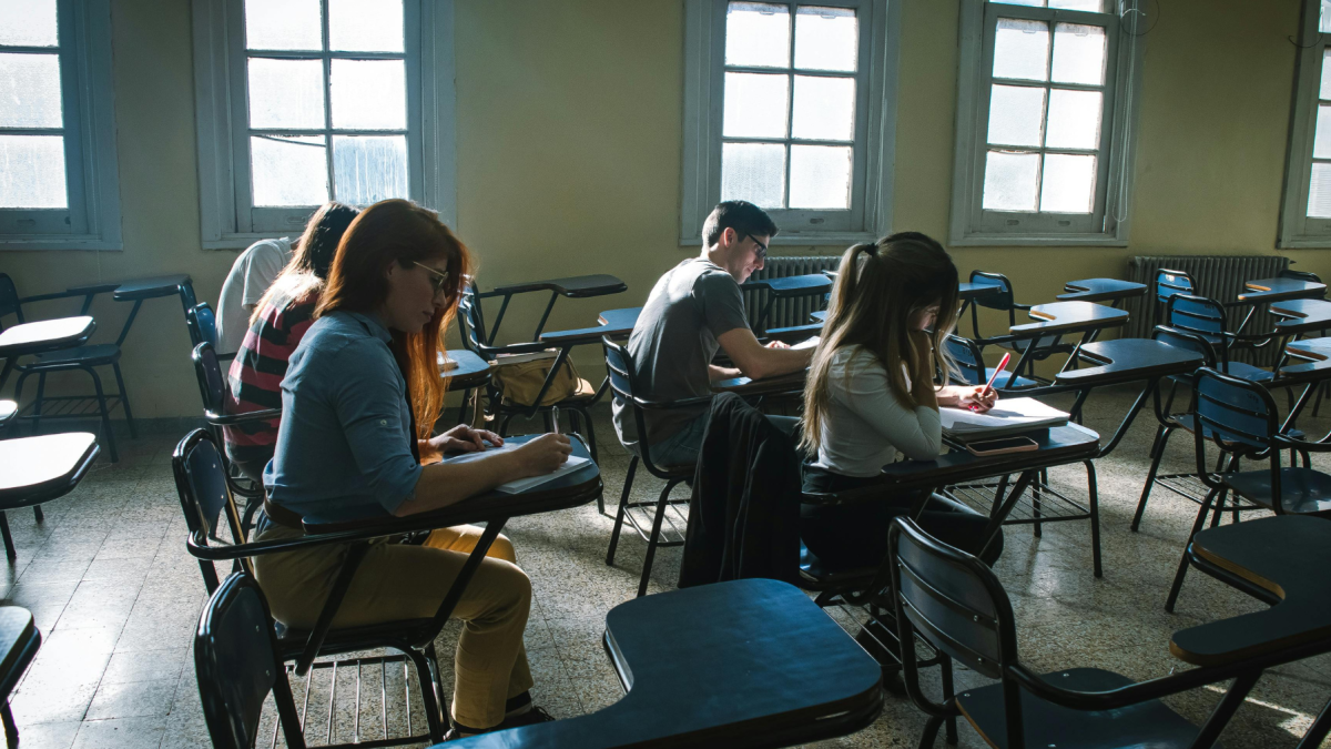 Referencial.Estudiantes rinden evaluaciones en aulas de Ecuador, en medio de resultados de las pruebas PISA.