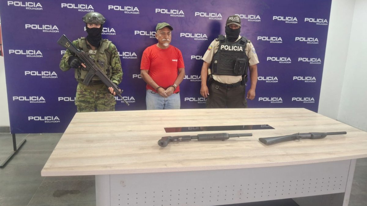 Alias Manaba fue detenido en Nueva Prosperina con dos escopetas durante operativo militar.