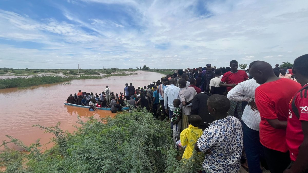 Personas desplazadas en el condado de Garissa, en el este de Kenia, como consecuencia de fuertes lluvias e inundaciones.