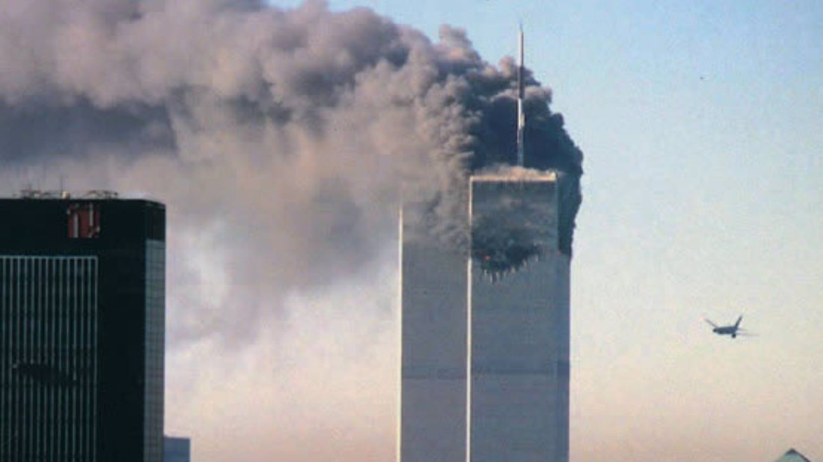 La Torres Gemelas no explotaron solas, argumentan grupos radicales o de ultraizquierda. Fueron hombres que decidieron matar en nombre de una ideología religiosa deformada.