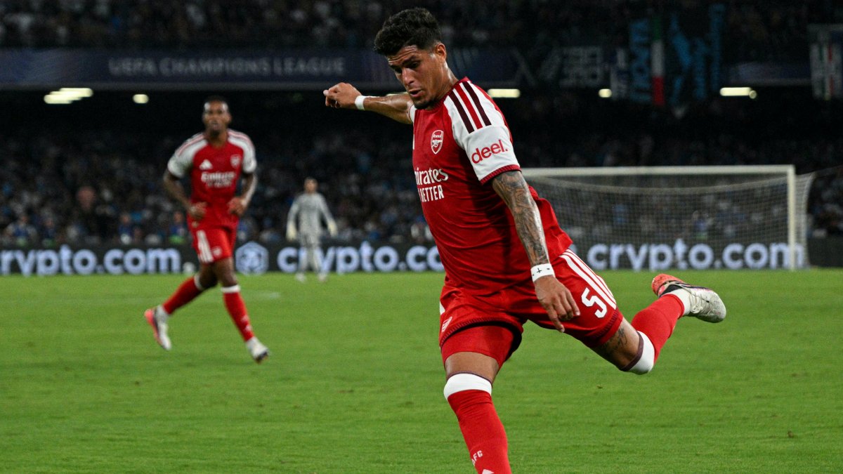 Piero Hincapié fue titular en el partido de Arsenal ante Napoli, por la Champions League.