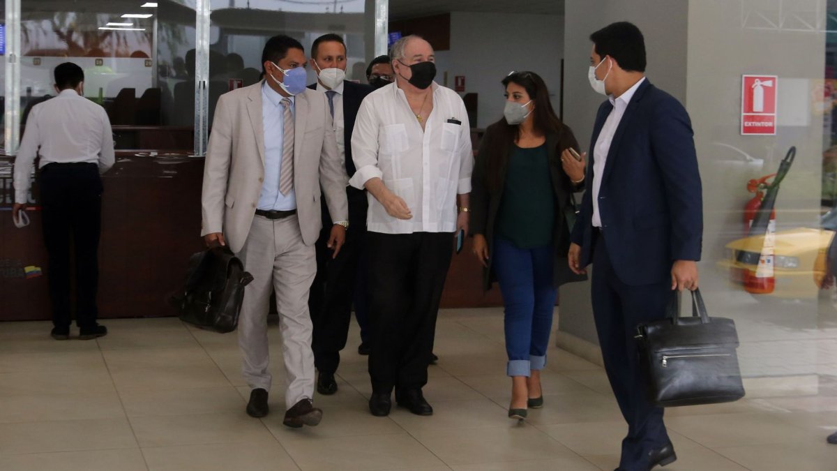 El expresidente aseguró que pidió el alta médica pese a sufrir arritmias ventriculares