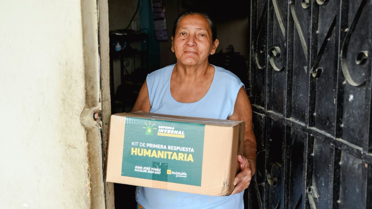 Imagen referencial de entrega de kits gratuitos que hace el Municipio de Samborondón.
