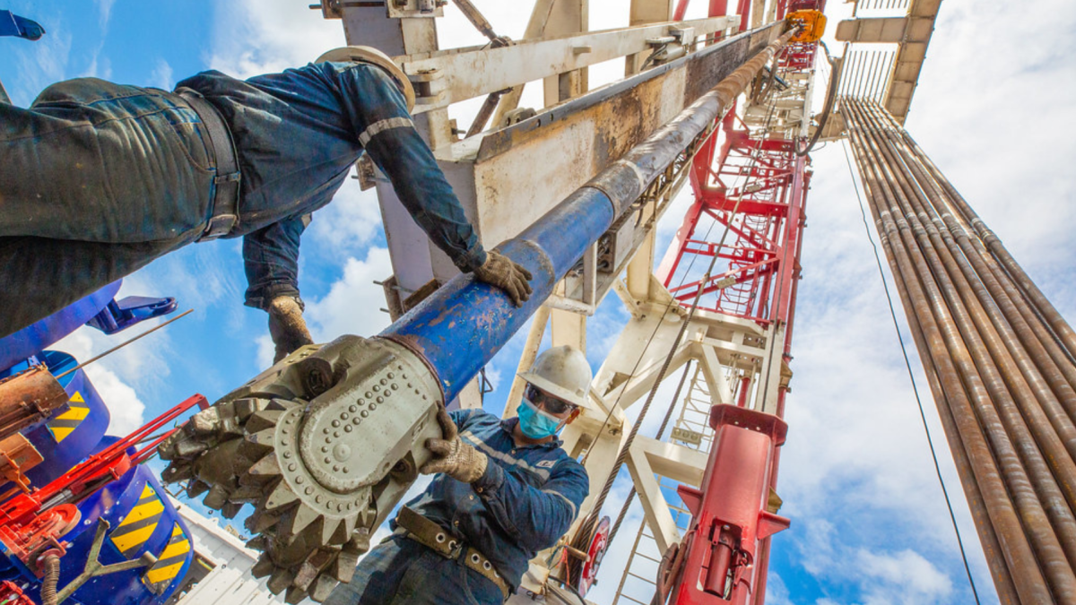 El precio internacional del petróleo continúa subiendo por los conflictos en Medio Oriente.