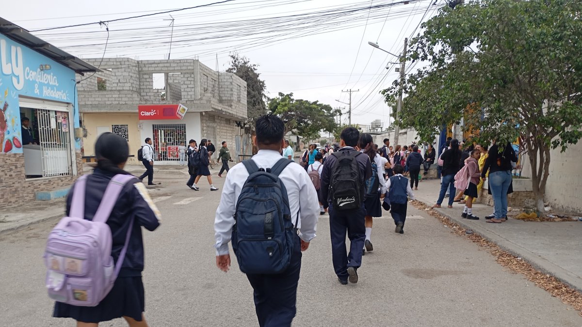 Los estudiantes ecuatorianos incorporan herramientas de inteligencia artificial a sus procesos de aprendizaje, mientras PISA plantea nuevos desafíos para el sistema educativo.-