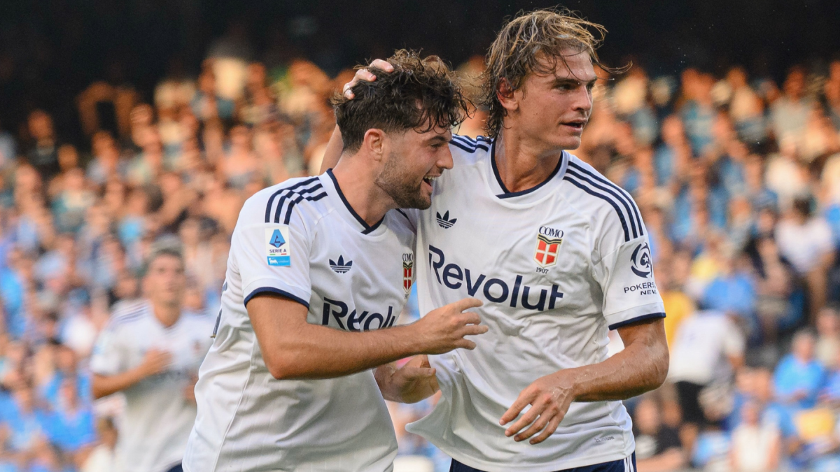 El Como celebra su triunfo 4-1 sobre Genoa, su última victoria antes del histórico debut ante RB Leipzig en la Champions League.