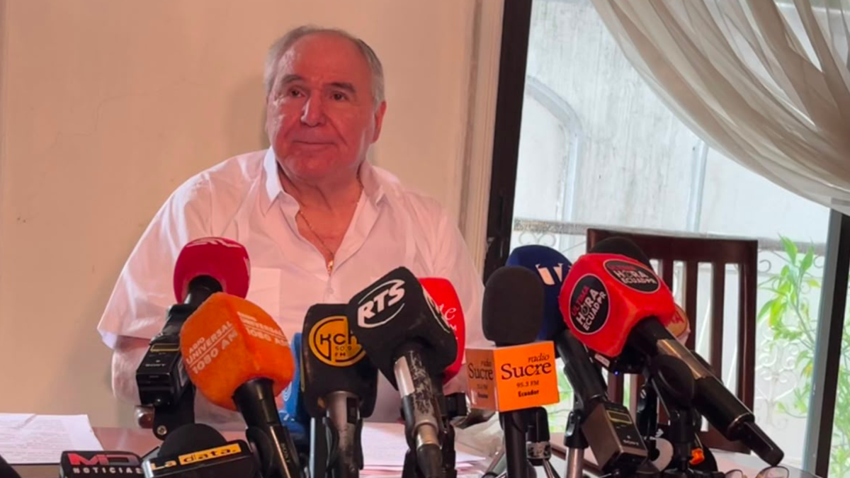 Abdalá Bucaram anunció acciones internacionales tras cuestionar la sentencia relacionada con la compra de pruebas para COVID-19.